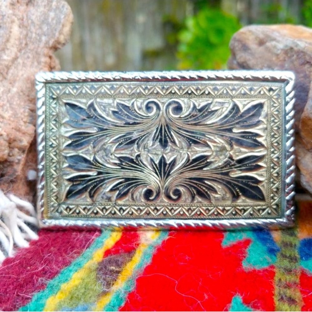 Source Unknown Silver and Black Ornate Belt Buckle